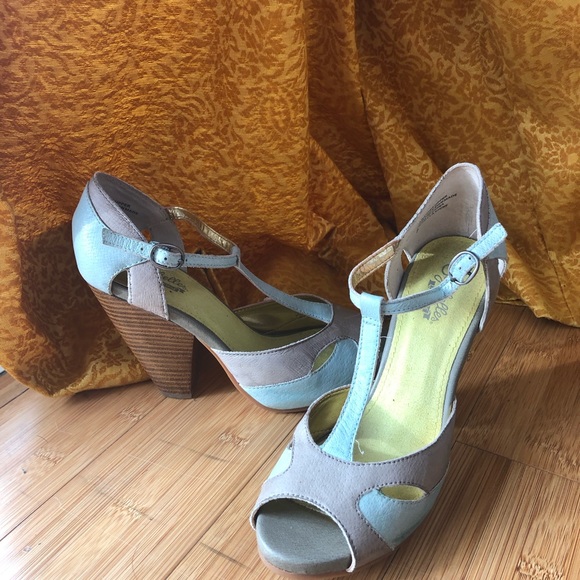 3/$30🌻| Seychelles Heritage Peep toe Heels - Picture 6 of 8